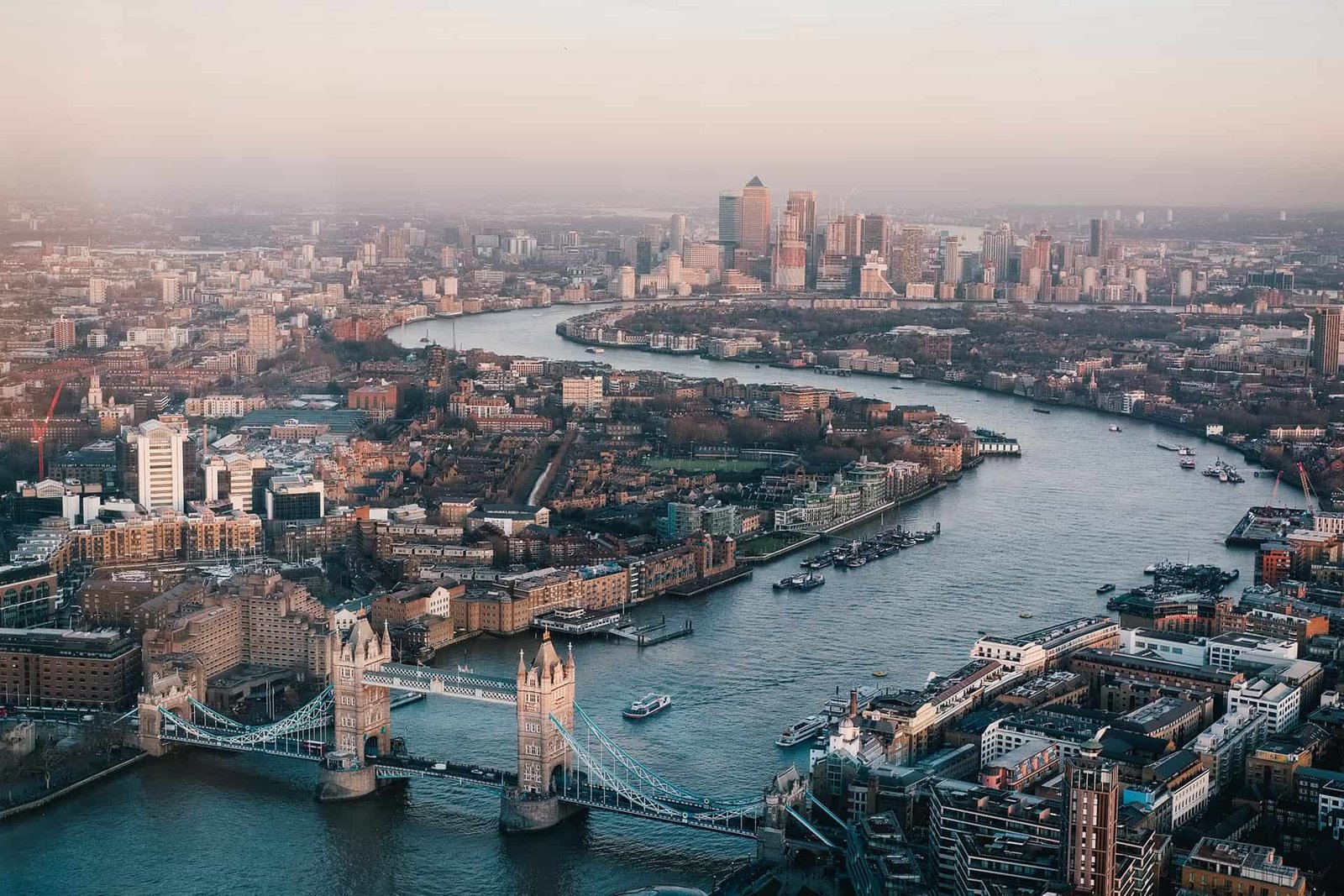 دليل المبتدئين للسفر بالقطار في أوروبا 1 بنيامين ديفيز OJA2TY 9ZLM UNSPLASH